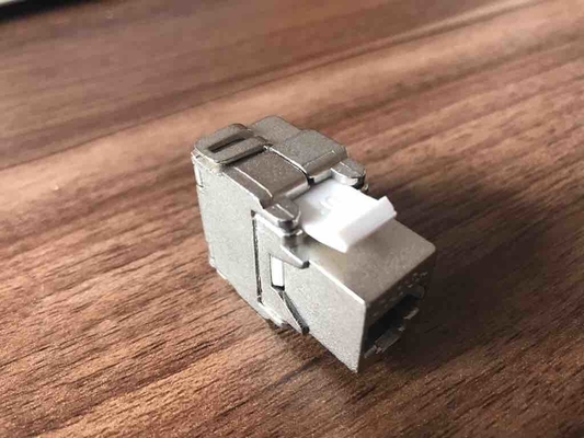 فتب Cat6 لكمة أسفل حجر الزاوية جاك RJ45 180 درجة معدنية اللون أوم / أودم